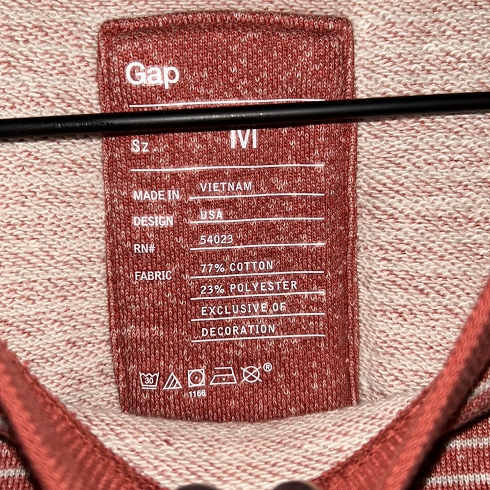 Beautiful gap sweater - Picture 3 of 3